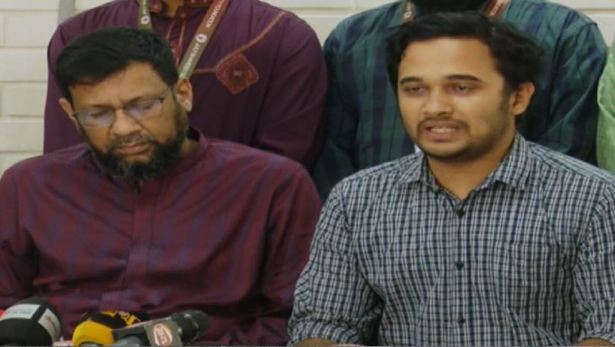 ব্রিফিংয়ে কথা বলছেন মীর স্নিগ্ধ