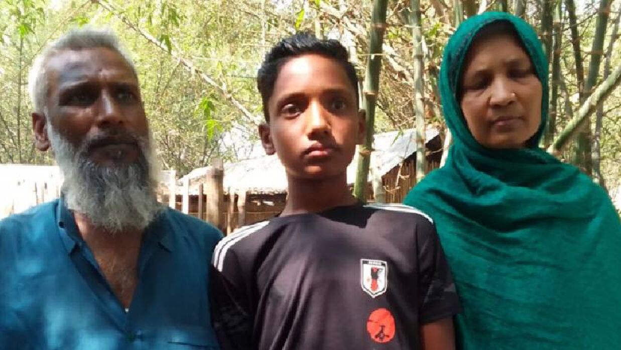 মা-বাবার সঙ্গে তোফাজ্জেল হোসেন তোফান