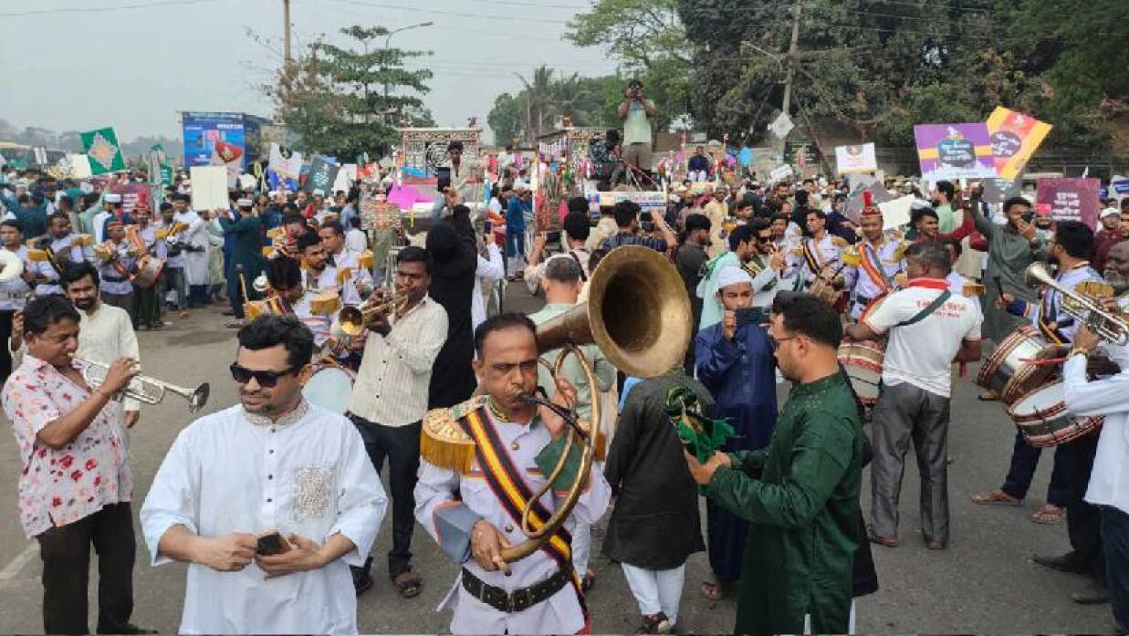 রাজধানীতে ঈদ আনন্দ মিছিল