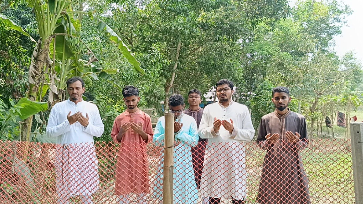 ছাত্র আন্দোলনে নিহতদের কবর জিয়ারত