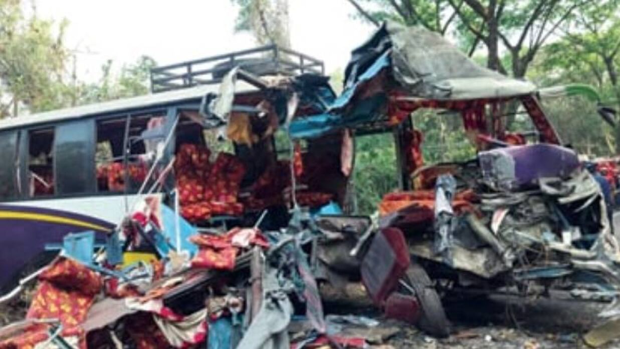 দুর্ঘটনায় দুমড়ে-মুচড়ে যাওয়া বাস