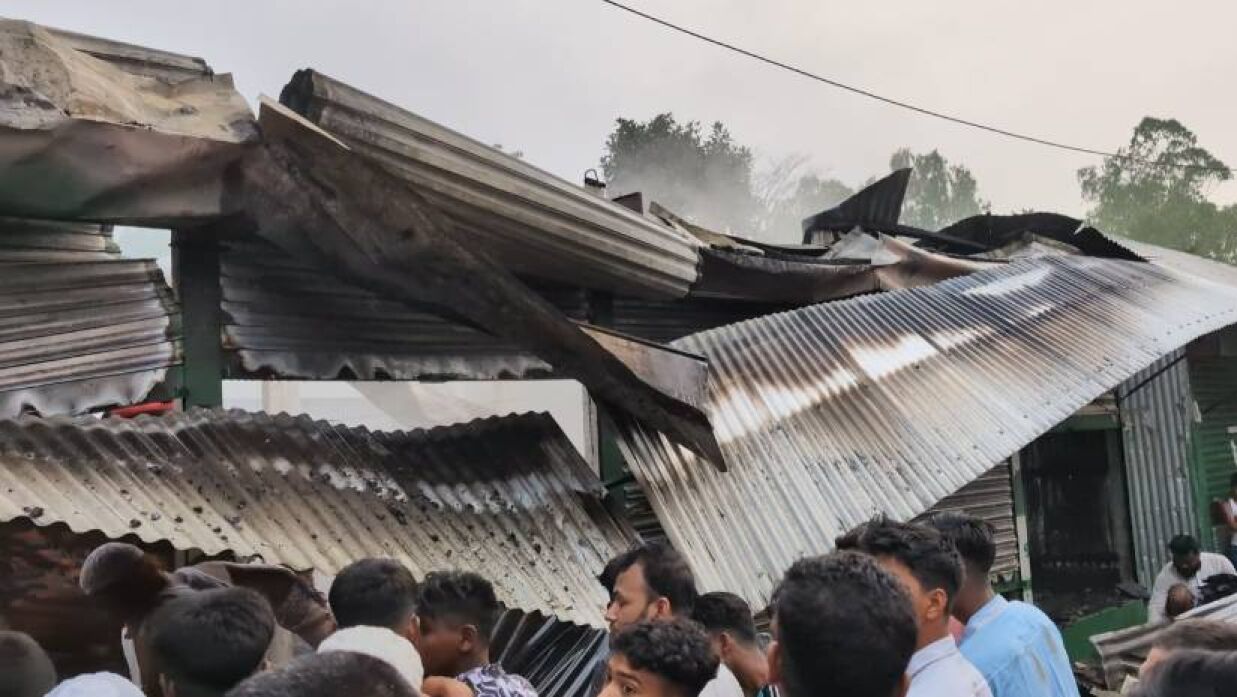 অগ্নিকাণ্ডে ক্ষতিগ্রস্ত দোকান