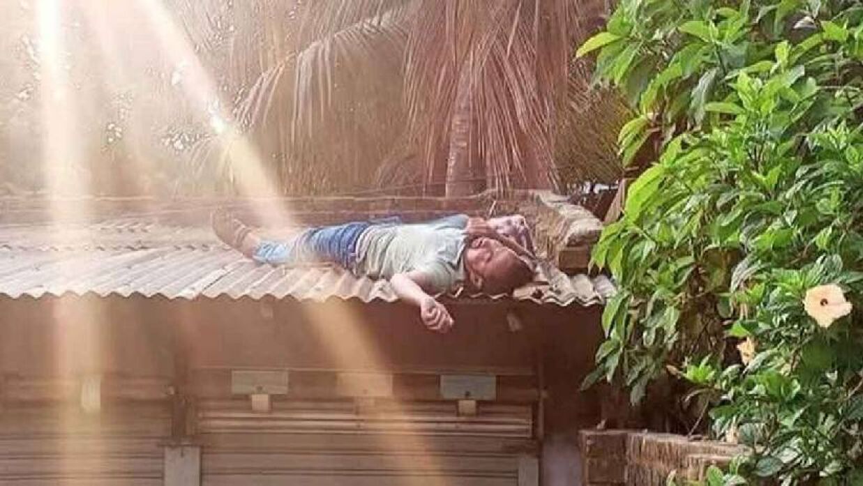 টিনের চাল থেকে মোহাম্মদ মহতুল রহমান খানের লাশ উদ্ধার