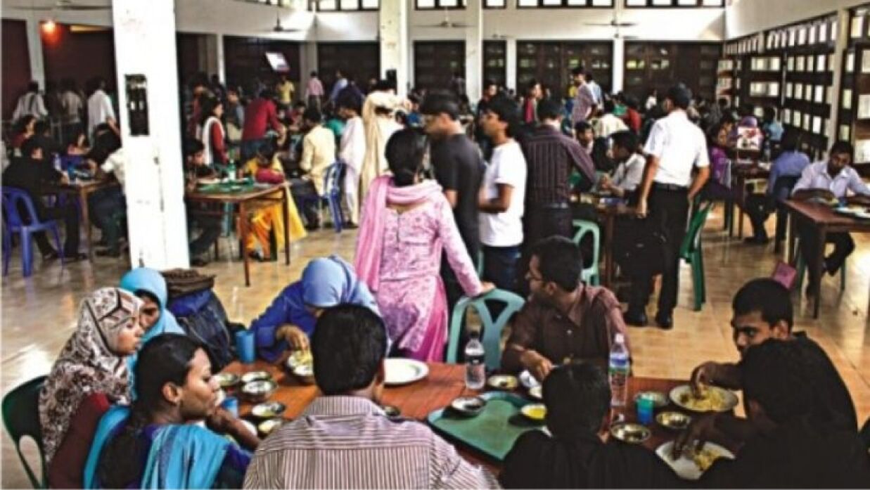টিএসসিতে আড্ডা