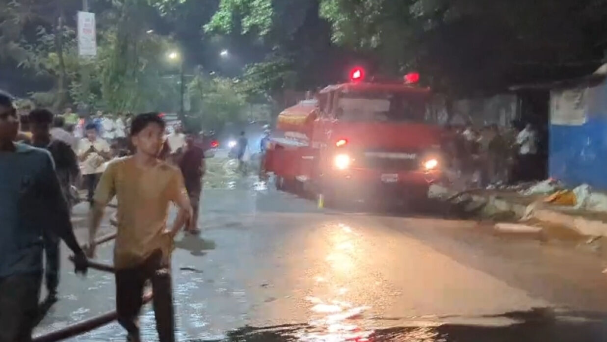 শাহবাগে ফুলের দোকানে অগ্নিকাণ্ড