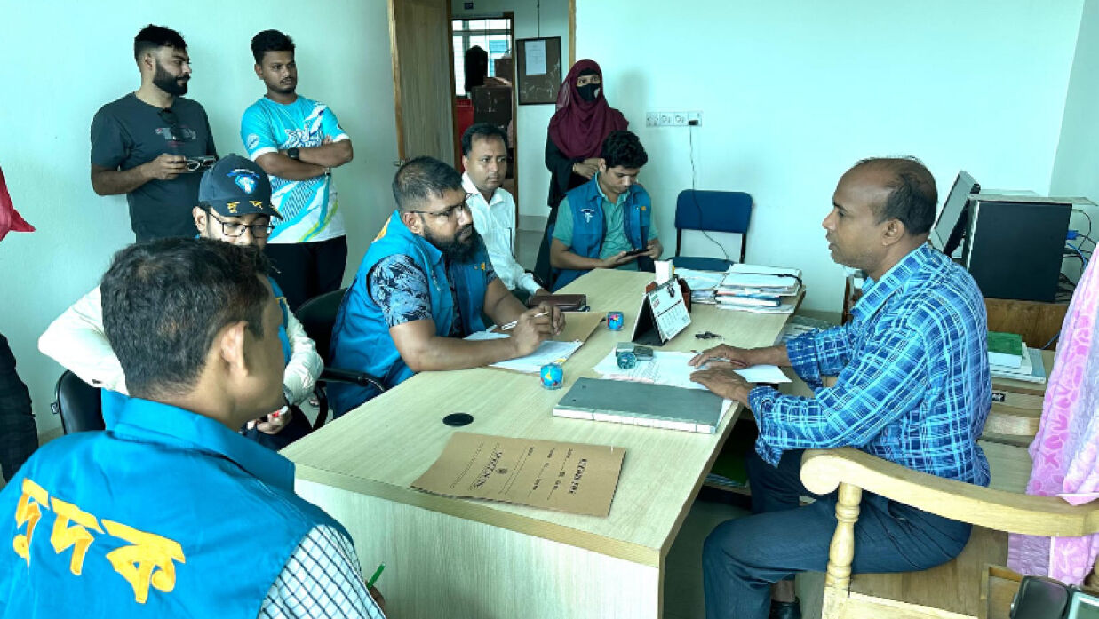 দুদকের অভিযান