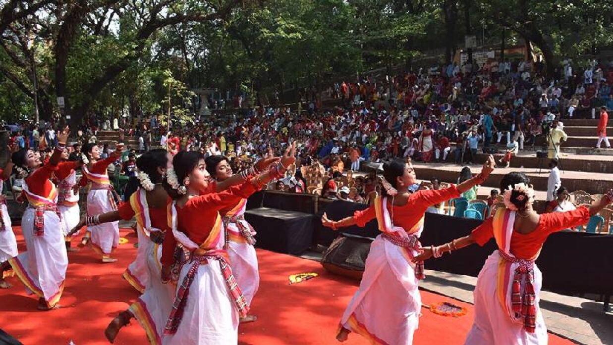 চট্টগ্রাম নগরের ডিসি হিলে বাংলা বর্ষবিদায় ও বরণের অনুষ্ঠান 