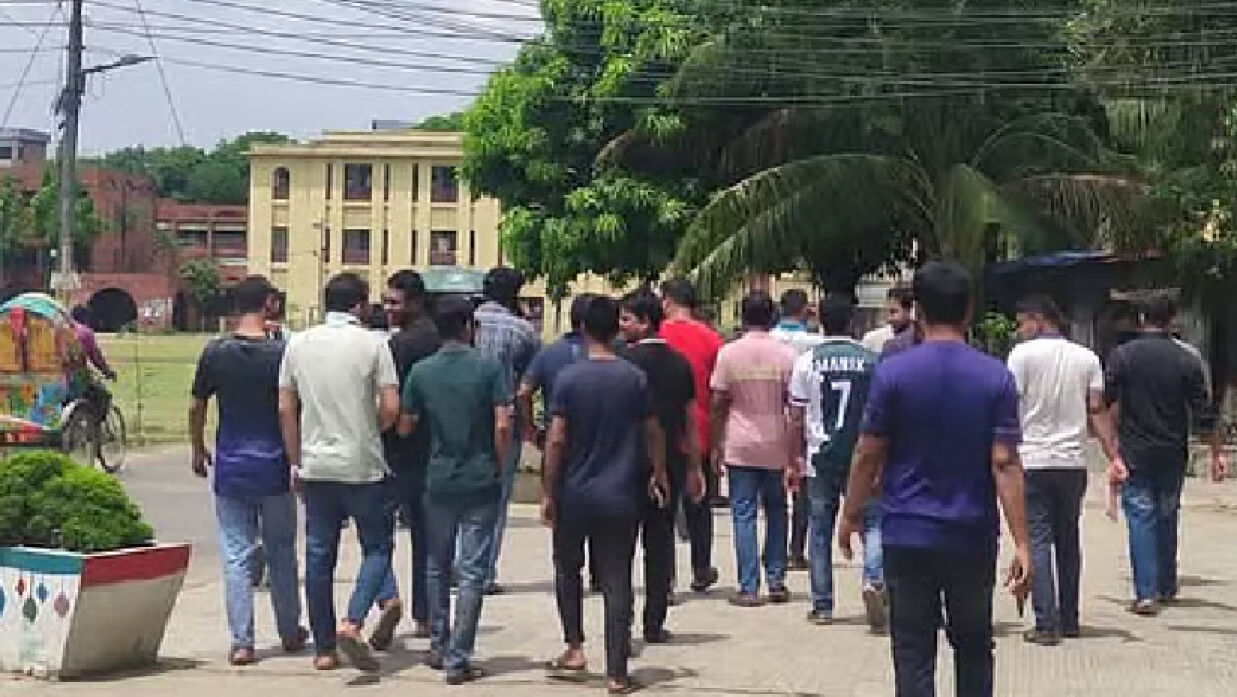 চাকরিপ্রার্থীদের অবস্থান