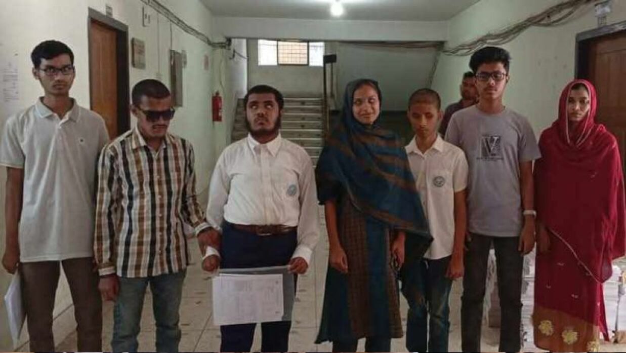 পরিক্ষা দিতে না পারা শিক্ষার্থীরা