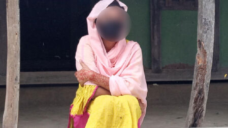 পরীক্ষা না দিয়ে প্রেমিকের বাড়িতে বিয়ের দাবিতে অনশনে দাখিল পরীক্ষার্থী