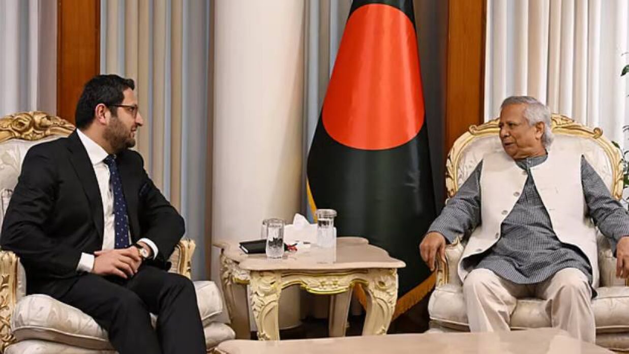 প্রধান উপদেষ্টার সঙ্গে পাকিস্তানের এনগ্রো হোল্ডিংসের সিইও আব্দুল সামাদ দাউদ
