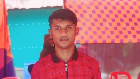 অর্থের অভাব জয় করে পরীক্ষার হলে জাহাঙ্গীর, পাশে ছাত্রদলের নাছির