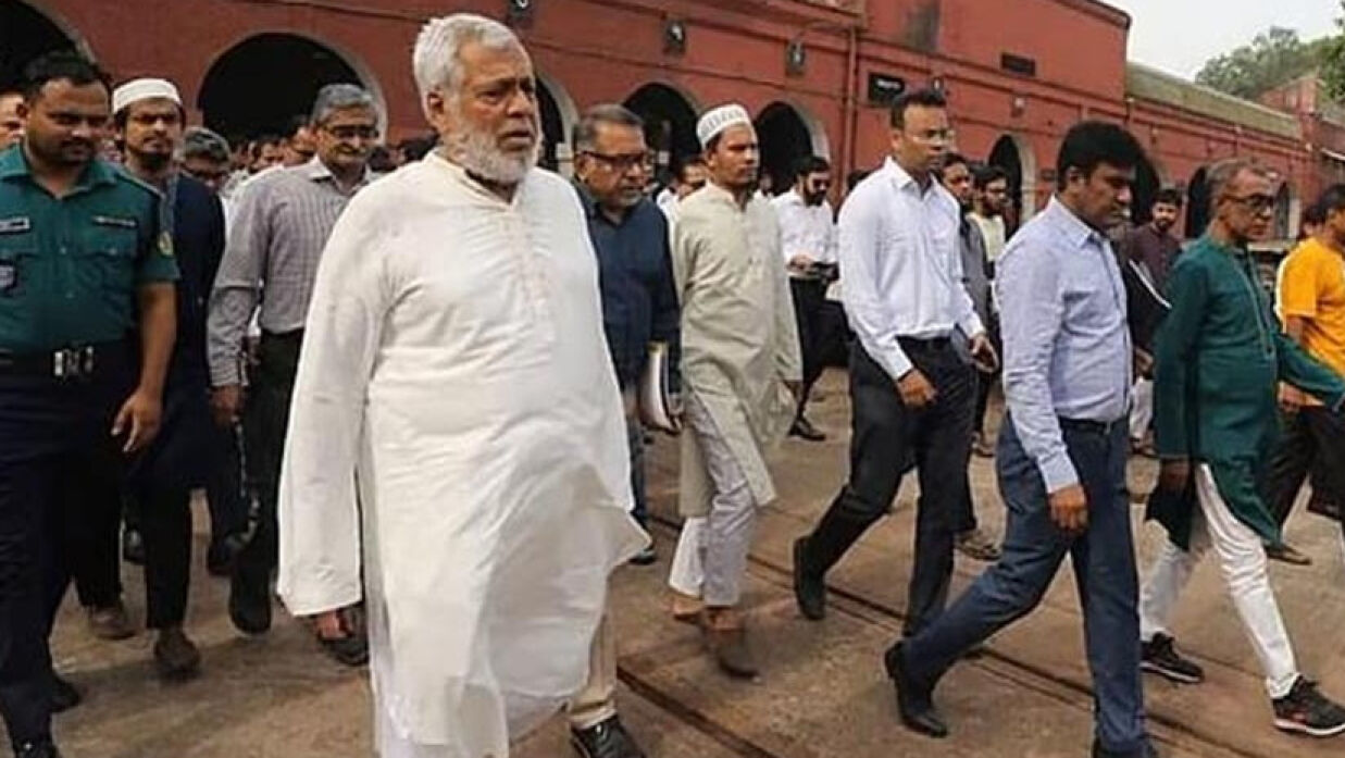 হাসপাতাল পরিদর্শনে উপদেষ্টা ফাওজুল কবির