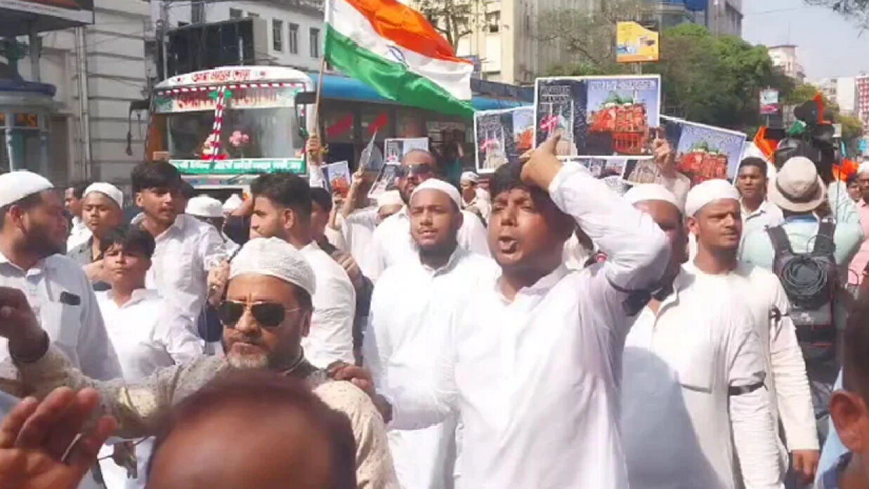 কলকাতায় বিক্ষোভ