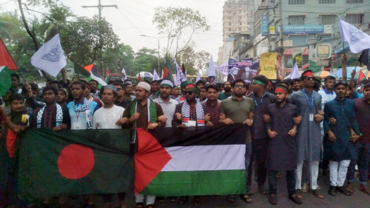 মার্চ ফর গাজায় অংশ নিতে ঢাকা কলেজ শিক্ষার্থীদের যাত্রা