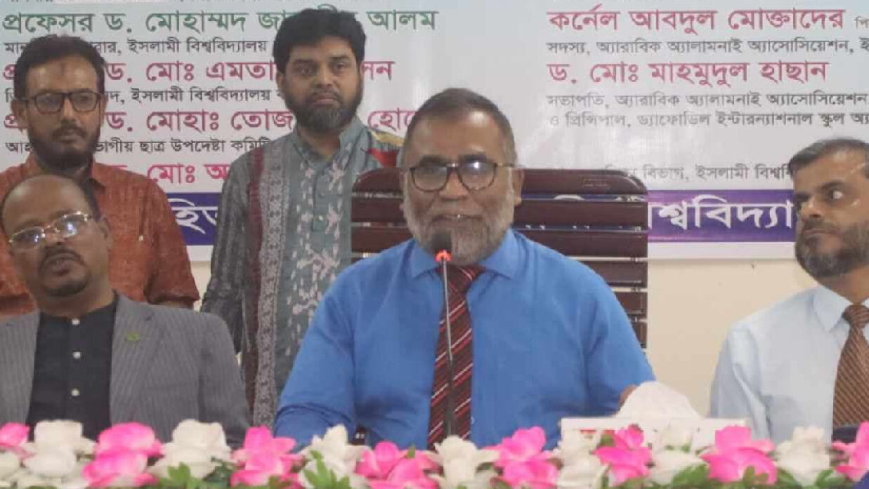 বক্তব্য দিচ্ছেন ড. নকীব মোহাম্মদ নসরুল্লাহ