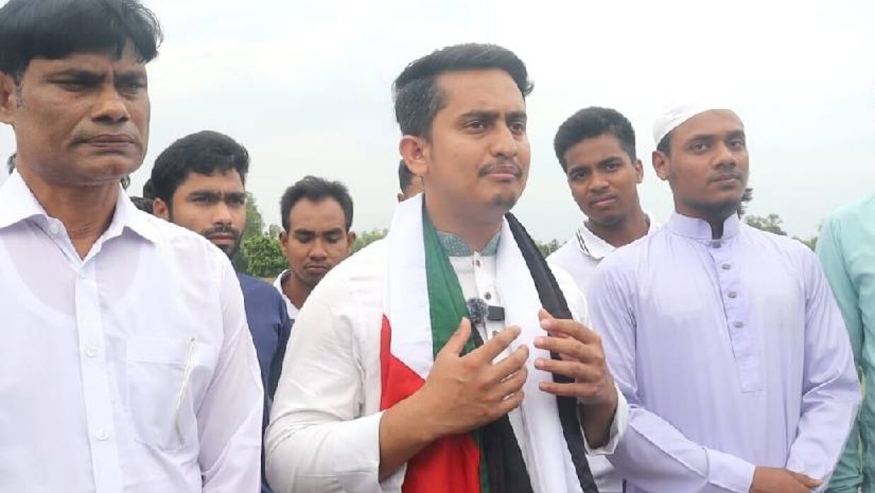পঞ্চগড় সদর উপজেলায় শহীদ সাগর ইসলামের কবর জিয়ারত করেন সারজিস আলম