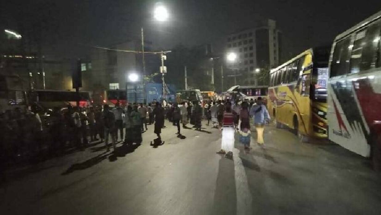 সড়কে অবরোধ