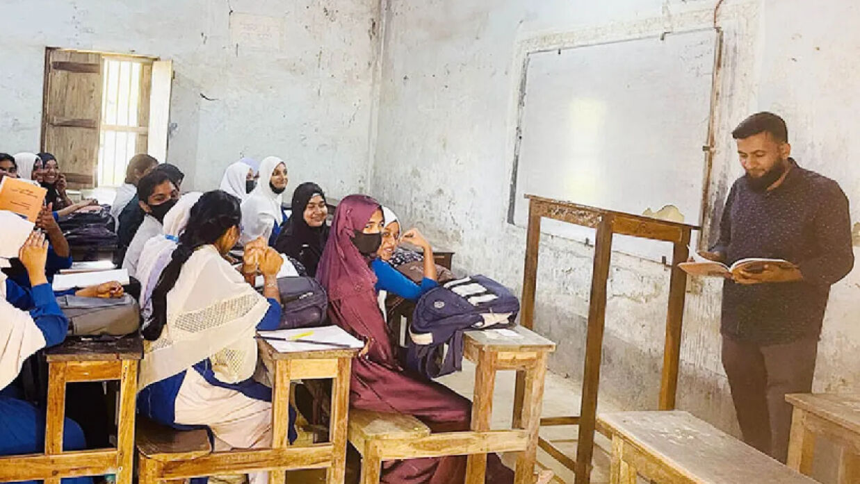 নববর্ষের ছুটিতে স্কুলে ক্লাস নেওয়া হচ্ছে