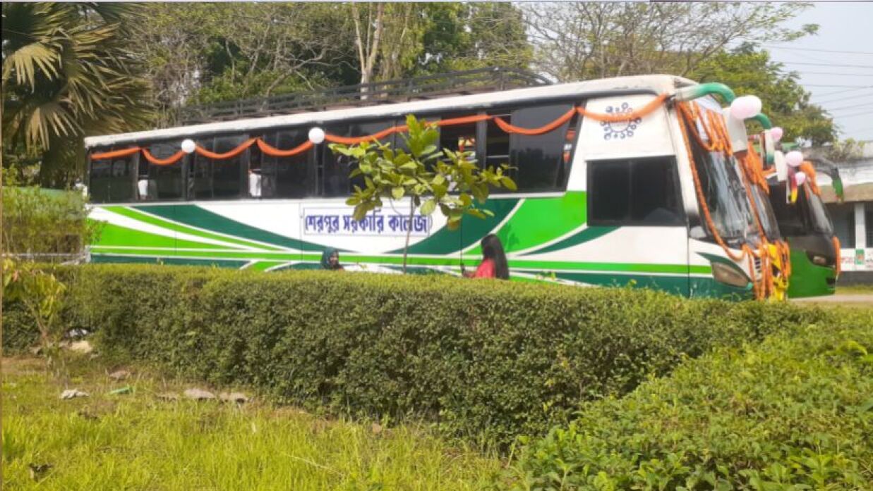 শিক্ষার্থীদের জন্য পাঁচটি যাত্রীবাহী বাস চালু 