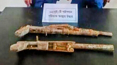 যশোরে পরিত্যক্ত অবস্থায় দুটি পাইপগান উদ্ধার