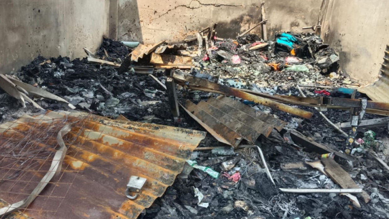 পুড়ে যাওয়া দোকান