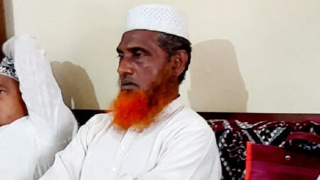 দাখিল পরীক্ষার্থীর খাতায় লিখে দিয়ে শাস্তি পেলেন কক্ষ পরিদর্শক