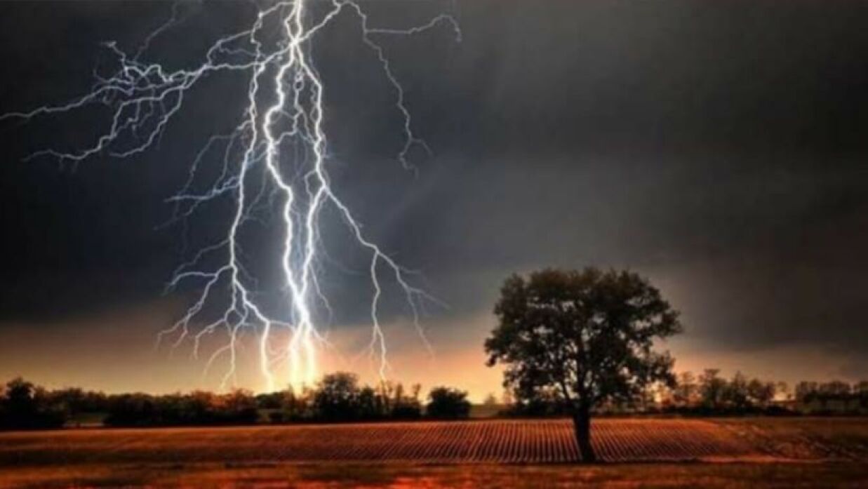 বজ্রপাতে তিনজনের মৃত্যু