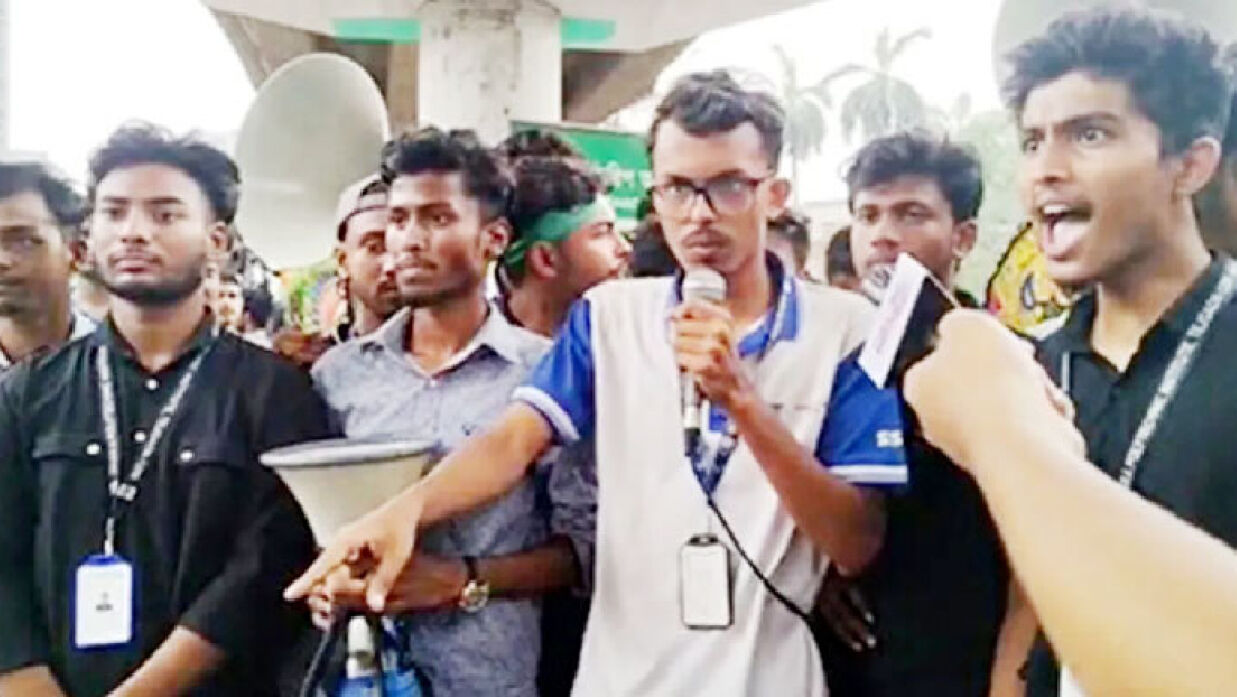 আন্দোলনরত পলিটেকনিক শিক্ষার্থীরা