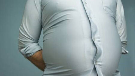 সতর্ক থাকলেই রক্ষা—জানুন কোন খাবারে পেটে জমে মেদ