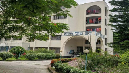 ইবির হল প্রভোস্টের পদত্যাগ দাবি শিক্ষার্থীদের
