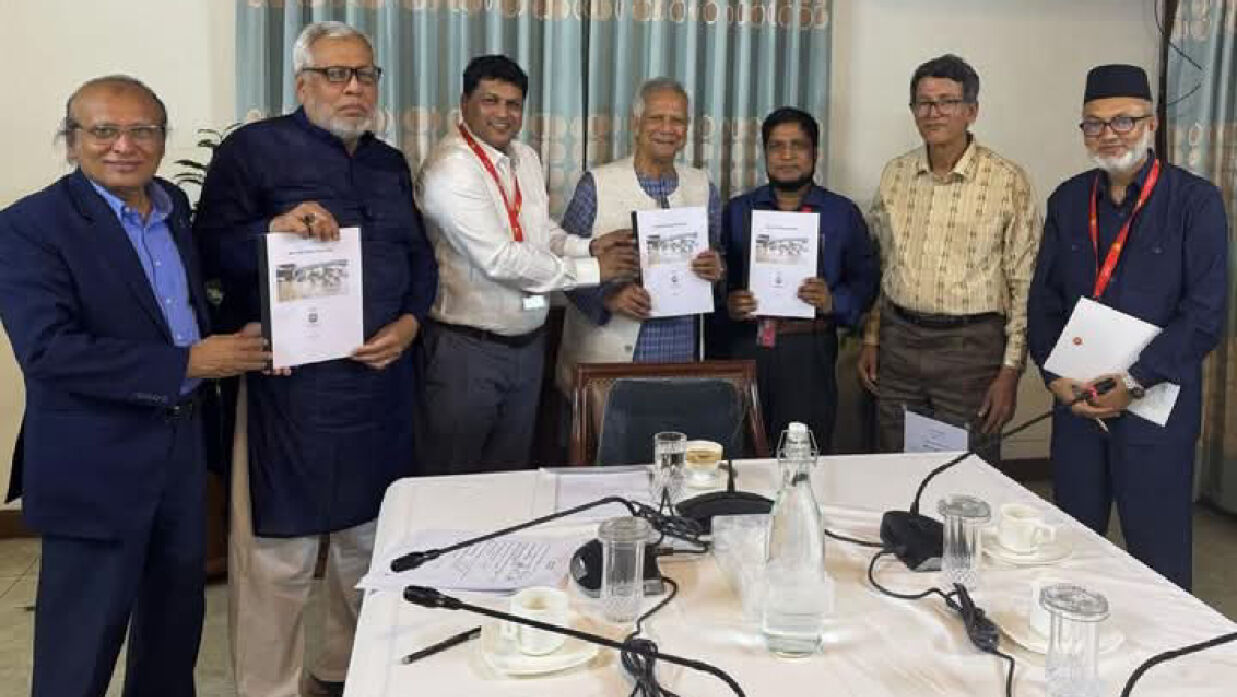 ড. মুহাম্মদ ইউনূসের সঙ্গে উপাচার্য অধ্যাপক ড. মুহাম্মদ ইয়াহইয়া আখতারের নেতৃত্বে প্রতিনিধি দল