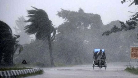 দুপুরের মধ্যে ১২ অঞ্চলে ৬০ কি.মি বেগে ঝড়ের পূর্বাভাস