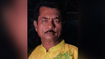 রাতে উত্ত্যক্তকারীদের হামলায় খুন বাবা, সকালে কান্নাভেজা চোখে পরীক্ষা হলে মেয়ে  