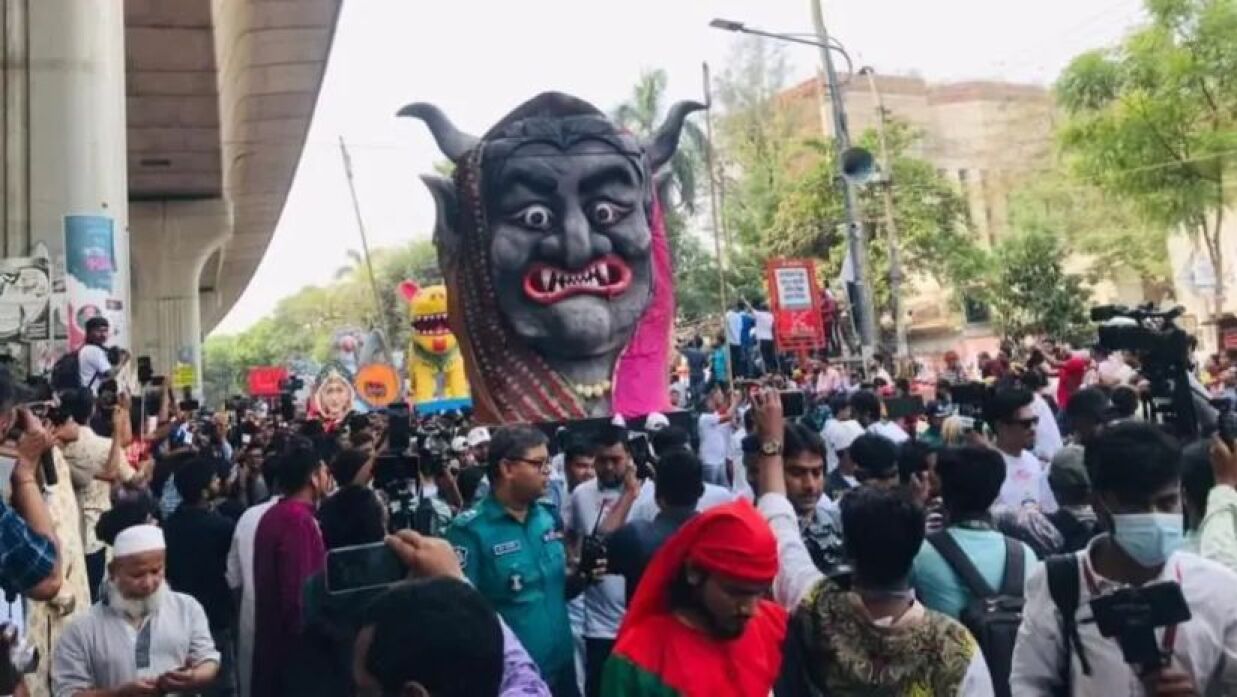 আনন্দ শোভাযাত্রায় ‘ফ্যাসিবাদী মোটিফ’