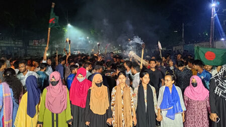 ছয় দফা দাবিতে পলিটেকনিক শিক্ষার্থীদের মশাল মিছিল 