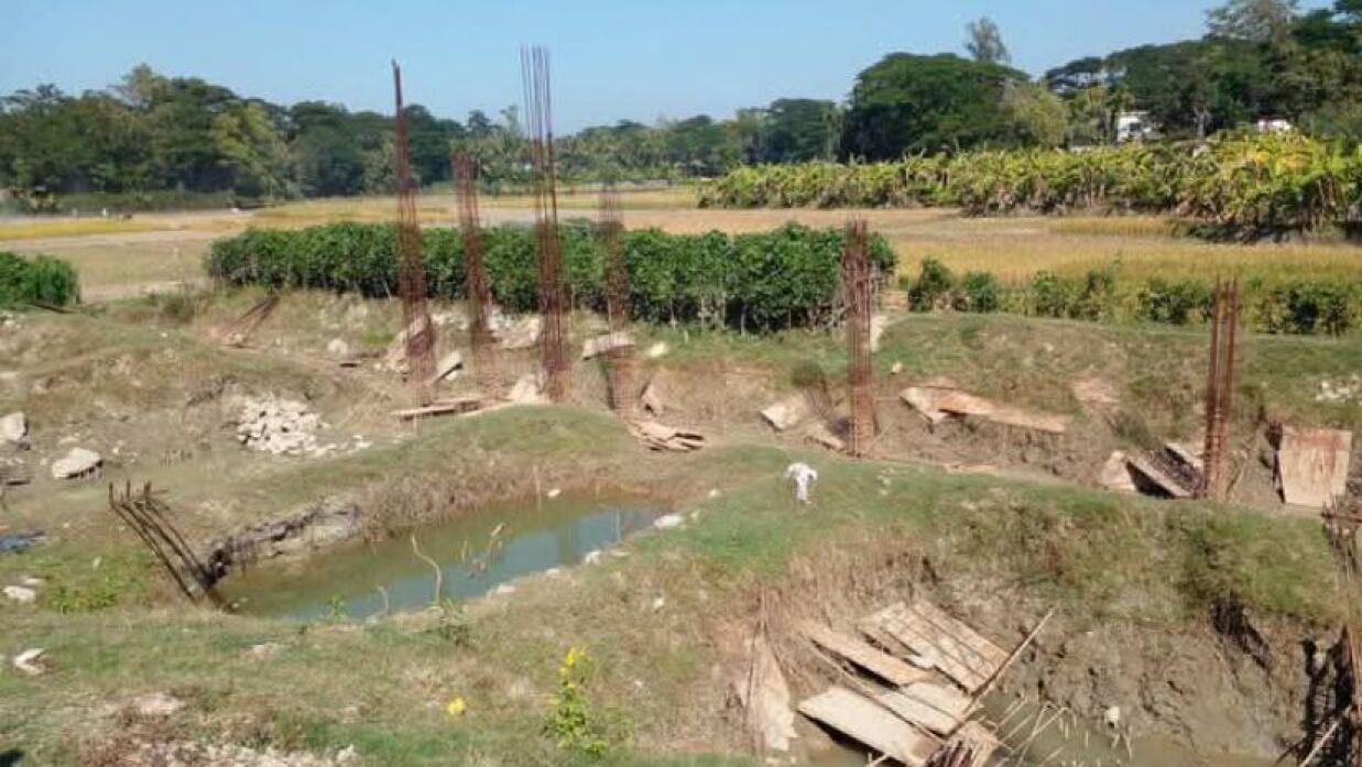 দীর্ঘ চার বছরেও কাজ শেষ হয়নি ভবন নির্মাণের