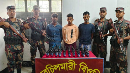 সীমান্তে ৩ ভারতীয় মাদক কারবারি আটক