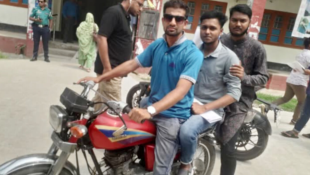 ছাত্রদলের ‘জরুরি বাইক সার্ভিস’