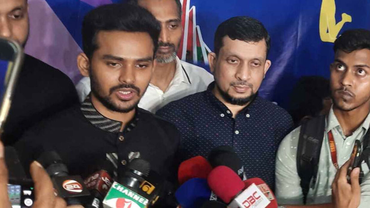 গণমাধ্যমে কথা বলছেন আসিফ মাহমুদ সজীব ভুঁইয়া