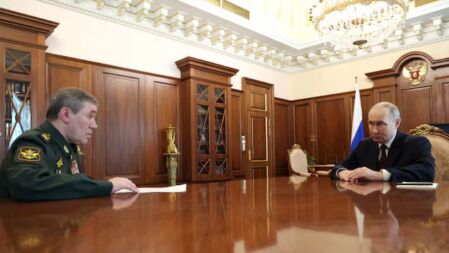 ইস্টার সানডে উপলক্ষে ইউক্রেনে ‘সাময়িক যুদ্ধবিরতি’ ঘোষণা পুতিনের