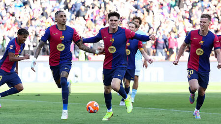 হারতে হারতে জিতে লা লিগার কর্তৃত্ব জিইয়ে রাখল বার্সেলোনা