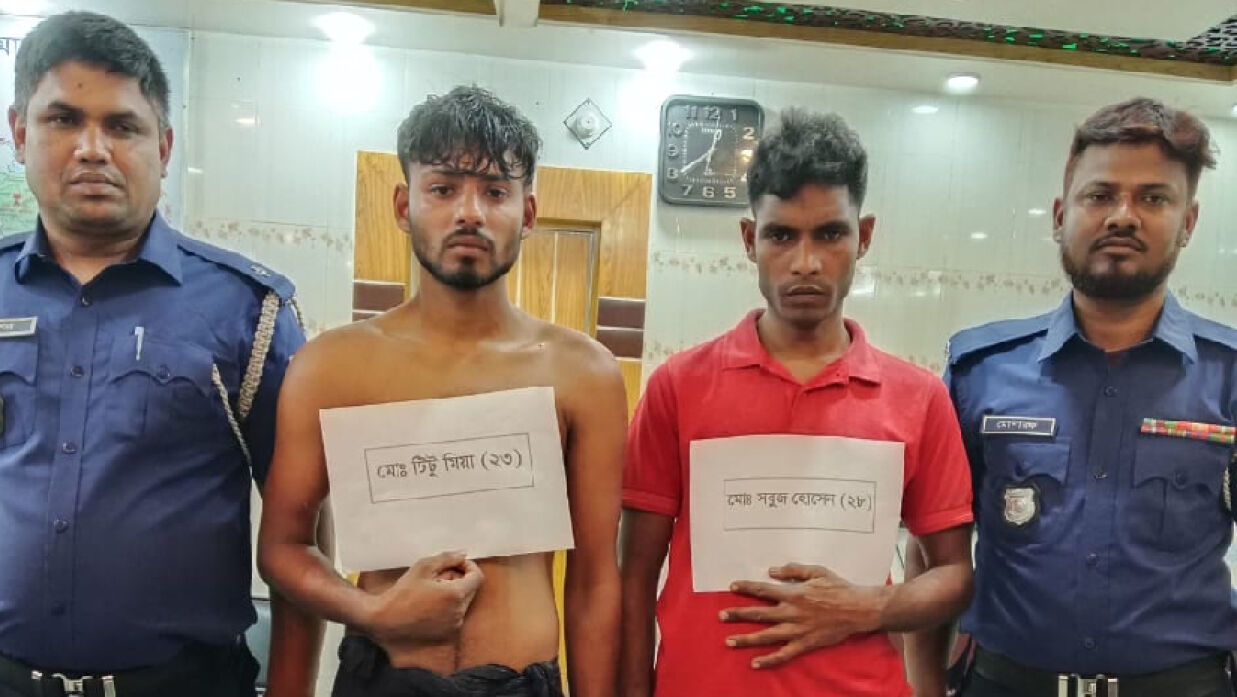 আটক দুই যুবক