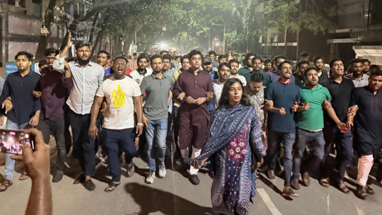ছাত্রদলের সাধারণ সম্পাদকের নেতৃত্বে মধ্যরাতে বিক্ষোভ মিছিল
