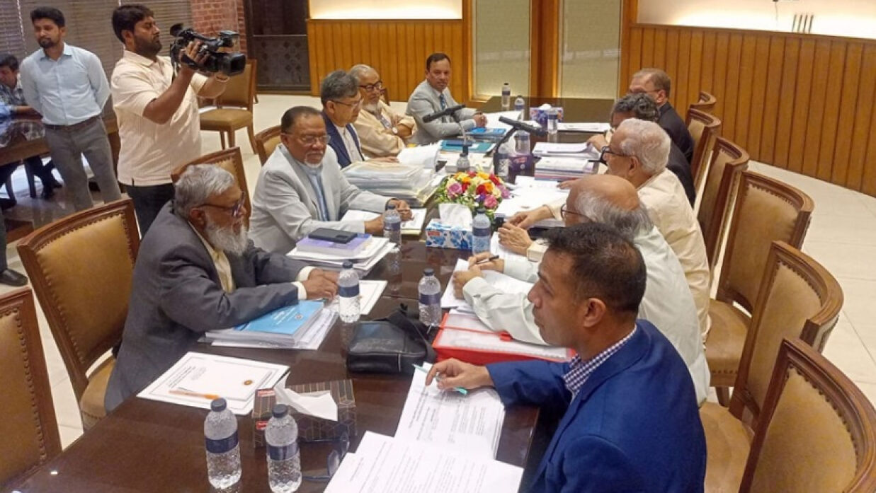 জাতীয় ঐকমত্য কমিশনের সঙ্গে বৈঠকে বিএনপির প্রতিনিধিদল
