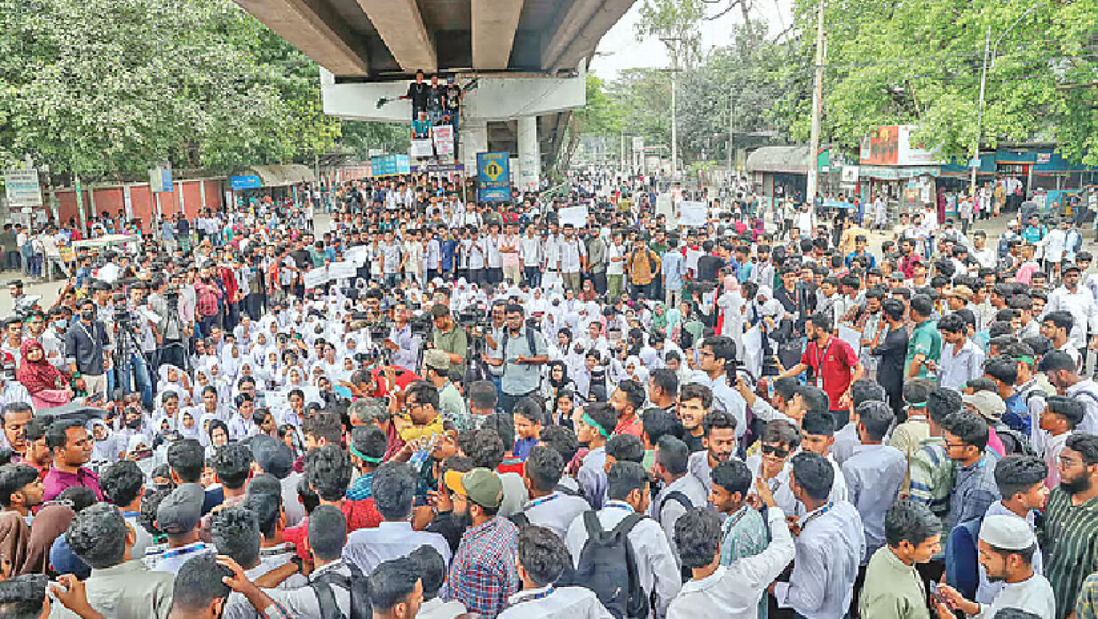ছয় দফা দাবিতে পলিটেকনিক শিক্ষার্থীরা