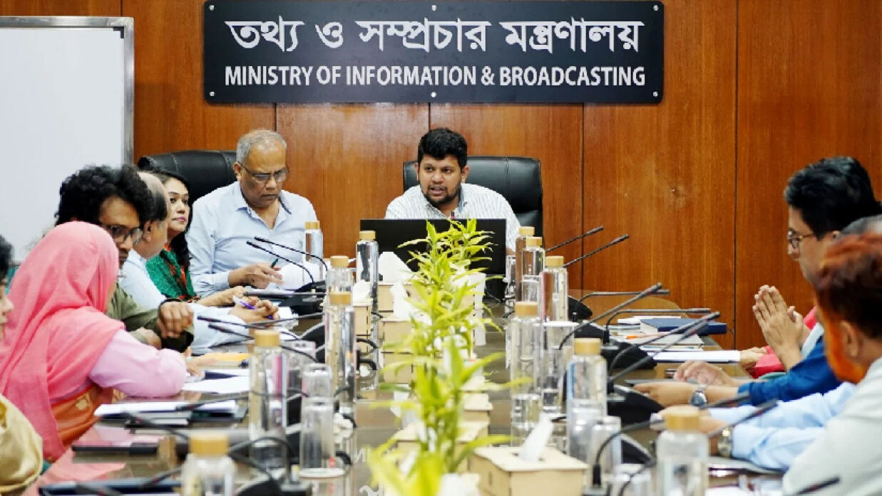 সভায় কথা বলেন তথ্য উপদেষ্টা মাহফুজ আলম