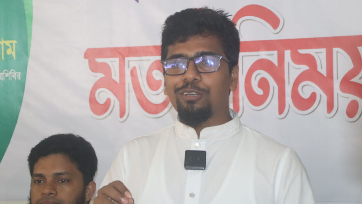 সাংবাদিকদের সঙ্গে মতবিনিময় করেন ছাত্রশিবিরের কেন্দ্রীয় সেক্রেটারি জেনারেল নুরুল ইসলাম সাদ্দাম
