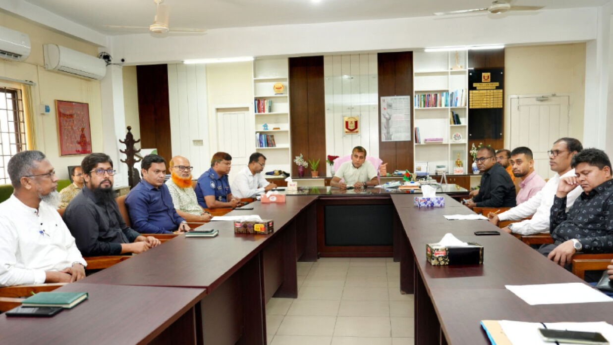 মতবনিমিয় সভায় বক্তব্য দিচ্ছেন উপাচার্য  অধ্যাপক ড. এস এম আব্দুল আওয়াল