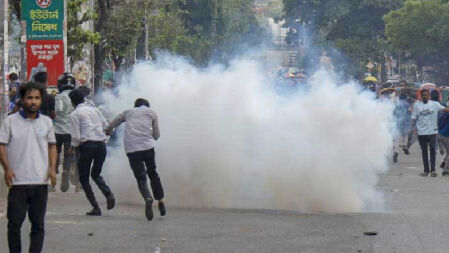 শিক্ষার্থীদের সংঘর্ষের জেরে ঢাকা কলেজ দুই দিন বন্ধ ঘোষণা 